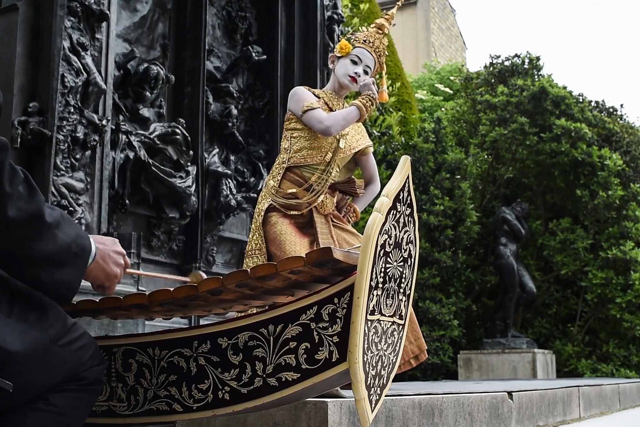 របាំ​ព្រះ​រាជ​ទ្រព្យ​